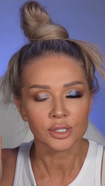 Записаться на новогоднюю фокус-группу можно по ссылке 👉 https://makeupbyellin.com/marafon_ellin?utm_ смотреть онлайн