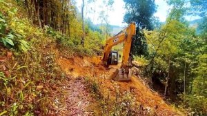 Ошибки быть не может: Экскаватор строит горную дорогу | Планета экскаваторов