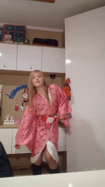 我穿著新服裝跳舞 смотреть онлайн