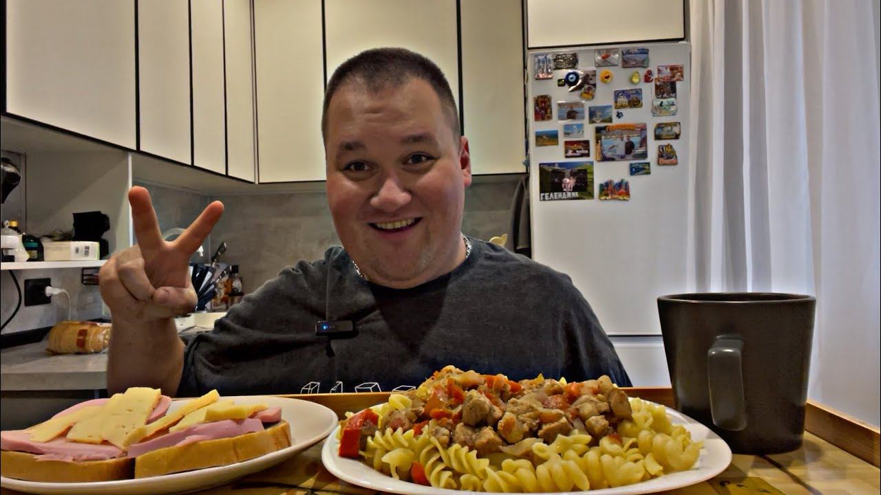 МУКБАНГ ГУЛЯШ с макаронами / ОБЖОР макароны с мясом, бутерброды с колбасой и сыром / MUKBANG ASMR смотреть онлайн