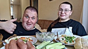 МУКБАНГ ЯИЧНИЦА, сосиски и салат оливье / ОБЖОР яичница, свежие огурцы / MUKBANG ASMR