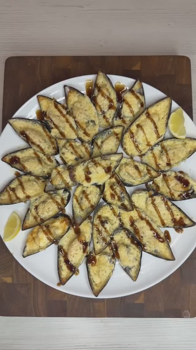 Мидии запечённые под сырной шапочкой в духовке 🔥 #мидии #рецепт смотреть онлайн