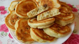 ОЛАДЬИ на кефире с изюмом рецепт