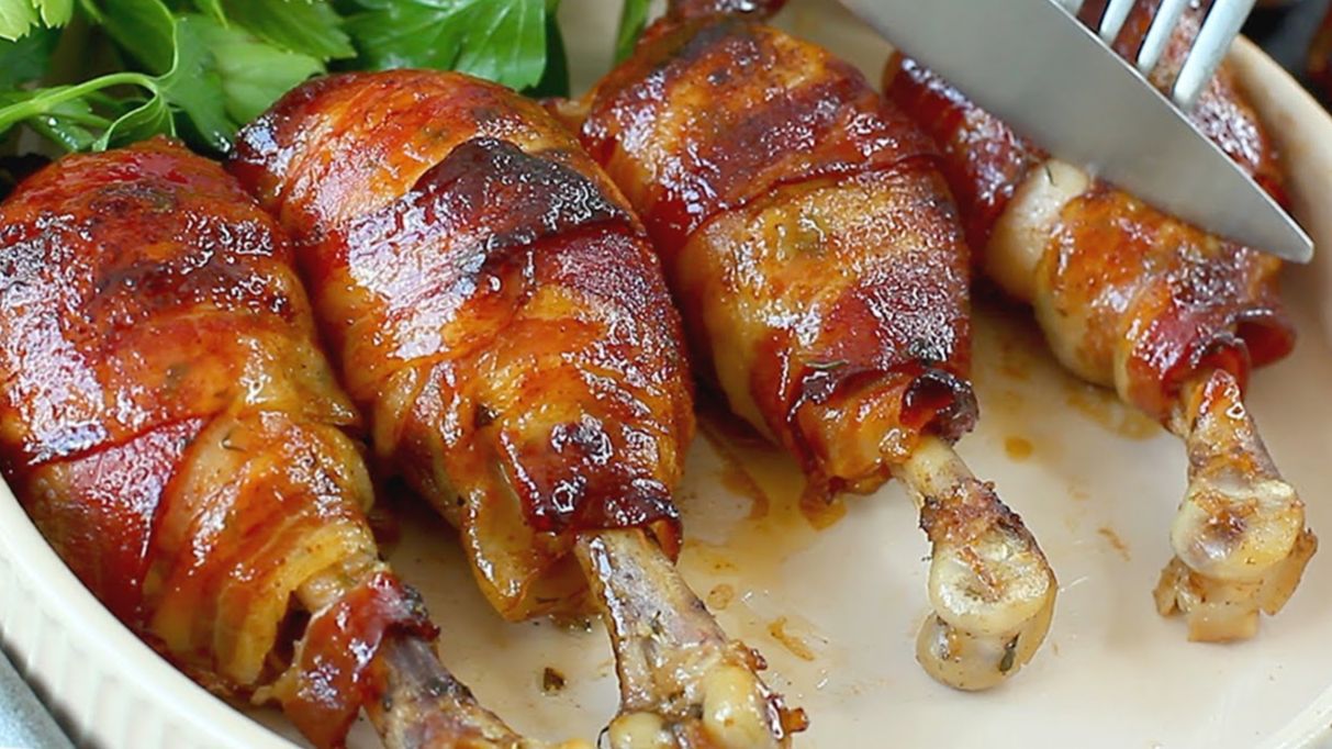 Вкуснятина! Сочные куриные ножки с картофелем, запеченные в духовке. Вкусный и простой ужин! смотреть онлайн