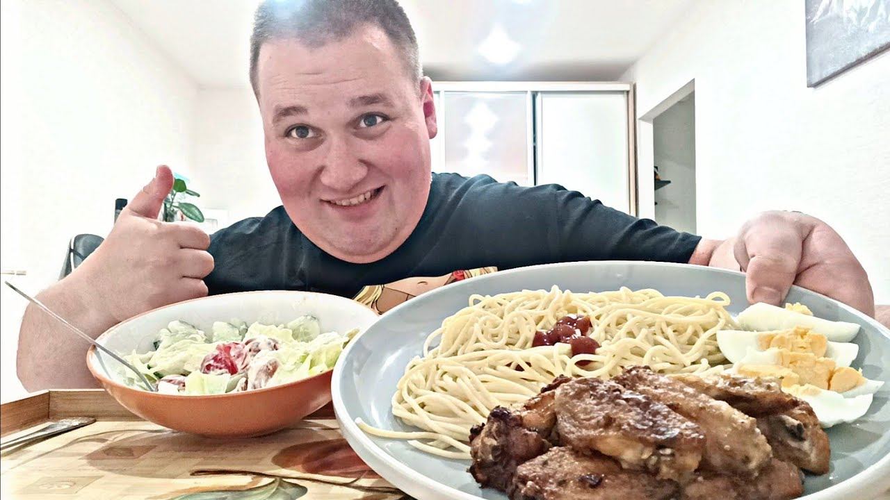 МУКБАНГ КРЫЛЬЯ куриные и спагетти / ОБЖОР крылья куриные и салат из овощей / MUKBANG ASMR смотреть онлайн