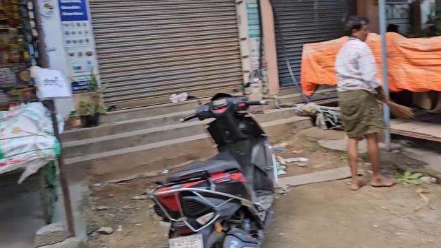 Чай для бедных в день рождения Тины, дочки Shashi. Путтапарти. Индия. смотреть онлайн