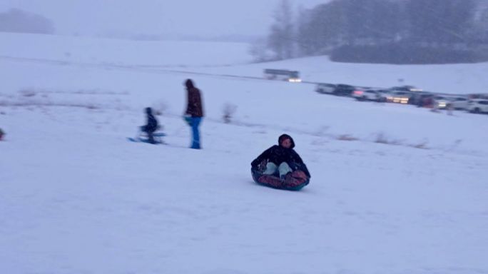 Поход в Магазин / УуууХ  Покатались с Горки ))) смотреть онлайн