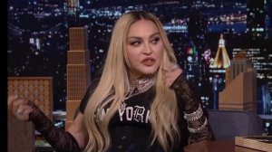 Мадонна демонстрирует свой фирменный праздничный гриль и рассказывает, что едва не погубило карьеру