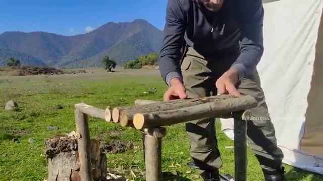 КЕМПИНГ В ШТОРМОВОЙ ДЕНЬ У ЛЕСА. УСТАНОВКА ПАЛАТКИ В ДИКОЙ ПРИРОДЕ смотреть онлайн