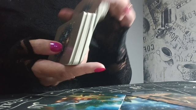 А любит ли вас тот человек, о котором вы думаете? Расклад Таро смотреть онлайн