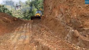 НОВОЕ ВИДЕО - Как мы сбрасываем огромное количество грунта с горного обрыва, чтобы построить