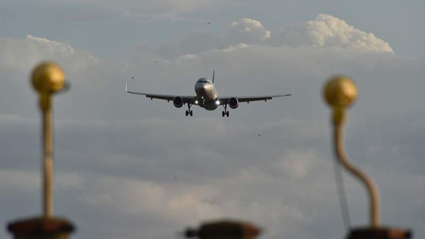 Самолет Airbus начал подготовку к аварийной посадке в аэропорту Шереметьево смотреть онлайн