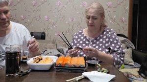 ЗАКАЗАЛИ РОЛЛЫ!СГОНЯЛА НА ВБ ЗА ПОДАРКОМ ОТ ЛЮБЫ!