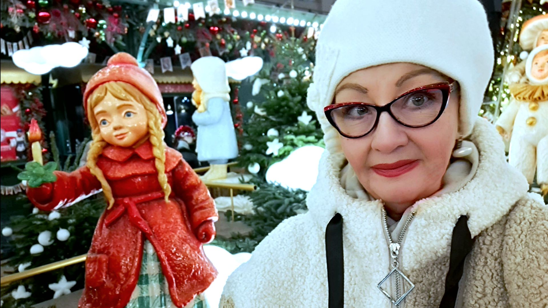 Новый 2026 год на Манежной площади в Москве. Ретро-игрушки, ретро-ёлка и атмосфера прошлого столетия смотреть онлайн