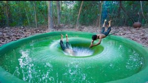 Строительство секретного подземного бассейна при помощи ручного инструмента.