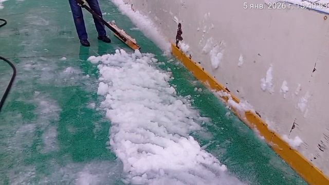 Как залить каток во дворе своими руками (часть 1) первый день заливки льда смотреть онлайн