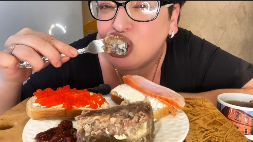 Мукбанг/Холодец и рыбка перед завтраком/Ой, у меня столько дел🤦 смотреть онлайн