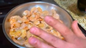 Как приготовить креветки. Жареные креветки в соевом соусе с чесноком. Как пожарить креветки.