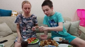 Смешной мукбанг 😆