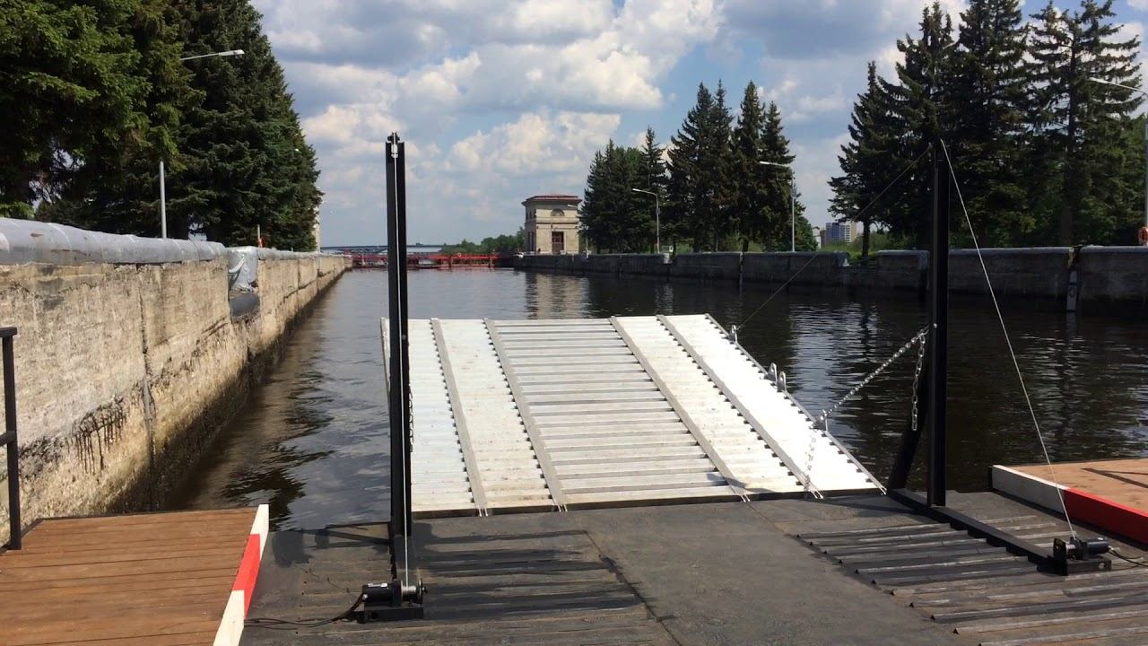 Самоходный паром, шлюзование, спуск воды