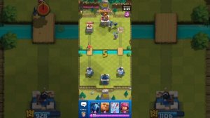 Впервые играю в клэшь рояль!!!