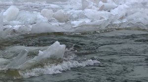 Унесенную во время айс-флоатинга в Мурманской области туристку ищут с вертолета