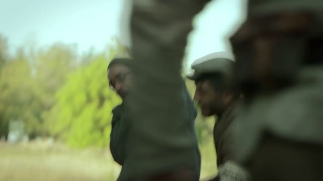 Молодая гвардия. Командир спас деревню застрелив всех полицаев смотреть онлайн