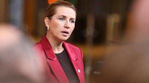 Премьер Дании потребовала от США не угрожать присоединить к себе Гренландию