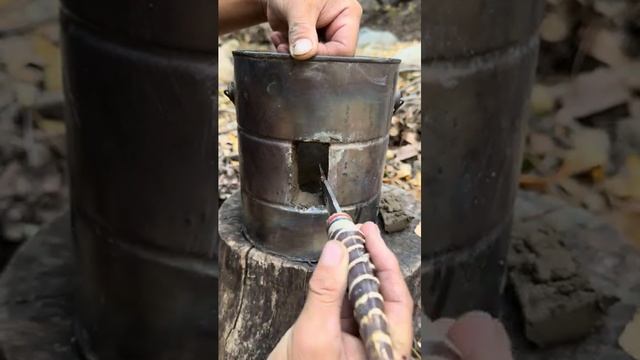 Изготовление небольшой кузницы и основы работы с ножом в условиях дикой природы, выживания в лесу, к смотреть онлайн