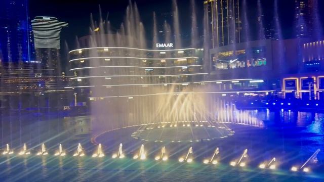 Новый вид на Дубайский фонтан. Шоу на Бурдж Халифа. смотреть онлайн