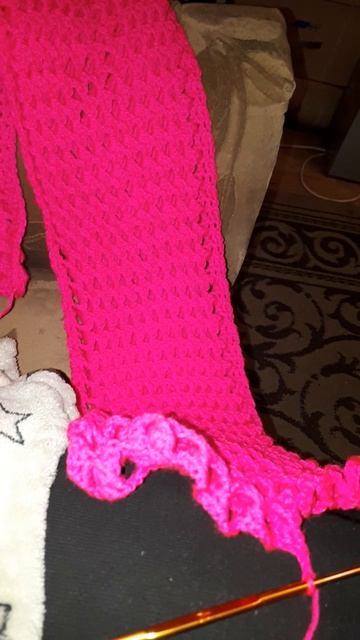 Осталось совсем немного довязать шарфик😊💗 смотреть онлайн