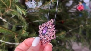 1 . Обзор кулона с крупным кристаллом