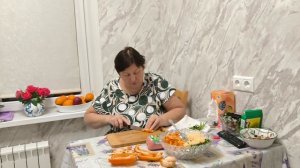 Хроника.
Пеку пироги, делаю салат.
Жду гостей.