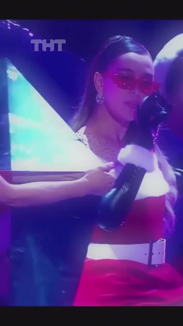 Вдохновляйтесь настроением Марины Кравец в образе Арианы Гранде!