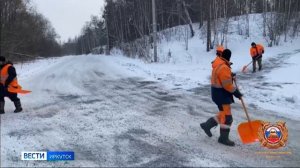 Опасные стихийные горки ликвидируют в Иркутске сотрудники ГАИ совместно с дорожными службами