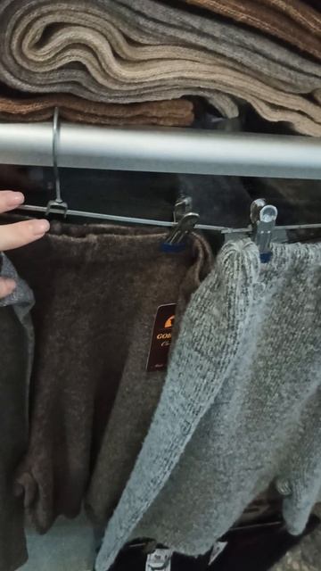 Тёплые вязаные изделия в ассортименте. смотреть онлайн