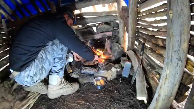 Кемпинг под проливным дождем в деревянном домике. Уютный день с моей собакой во время грозы - рассла смотреть онлайн