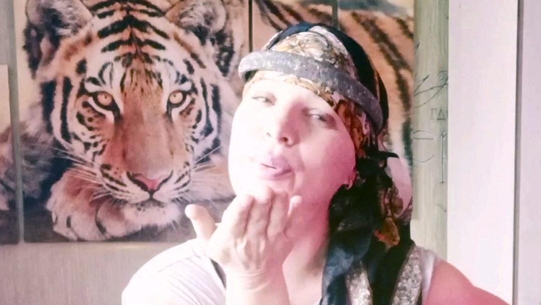 В ожидании нового велосезона, танцую. Чтобы не потерять форму!