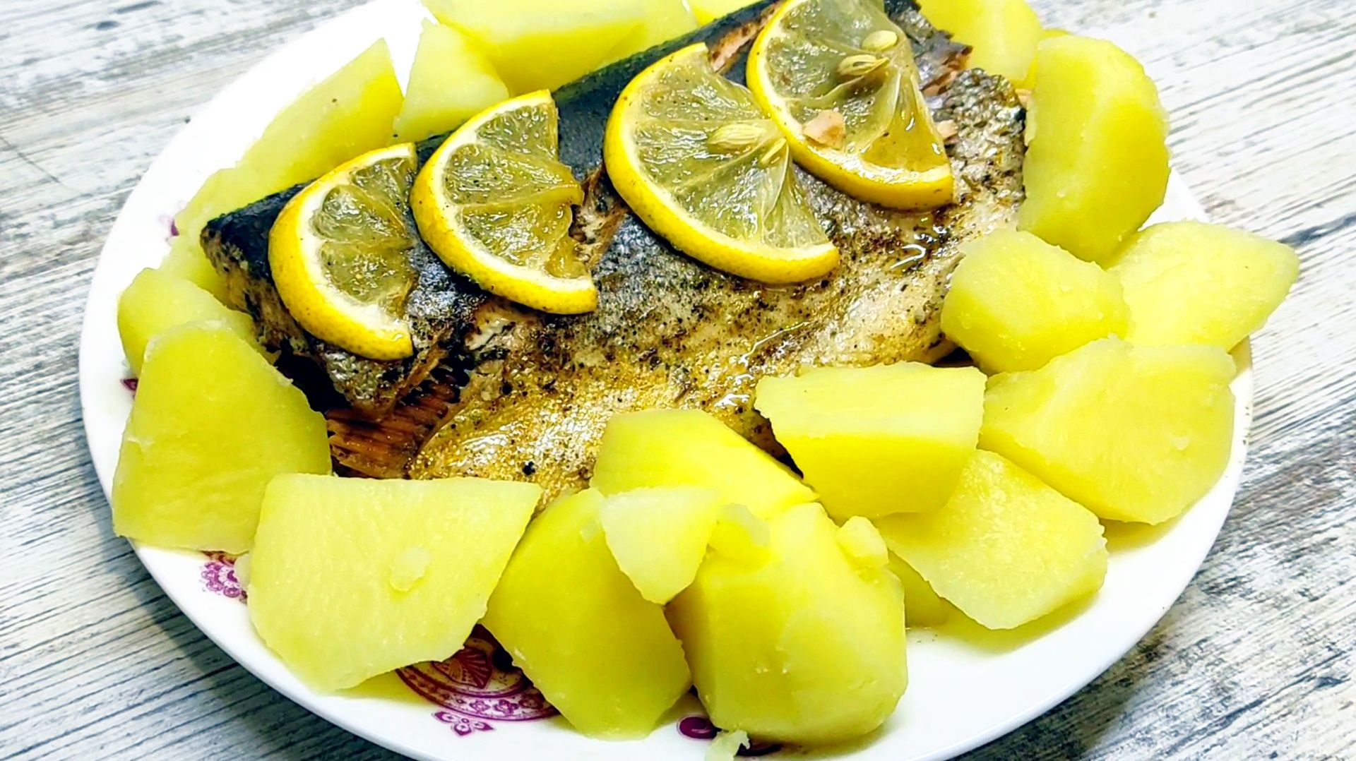 Горбуша в духовке запеченная в фольге Сочная с пикантной кислинкой - рецепт смотреть онлайн