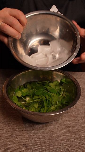 Оживит даже самую уставшую зелень! Лайфхак от шефа. смотреть онлайн