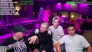 Виталя Реутов поясняет за прошлое! Есть фото где Миша шлепал голого мужика по заднице!