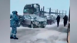 Десять автомобилей столкнулись на трассе в Татарстане. Четверо человек погибли