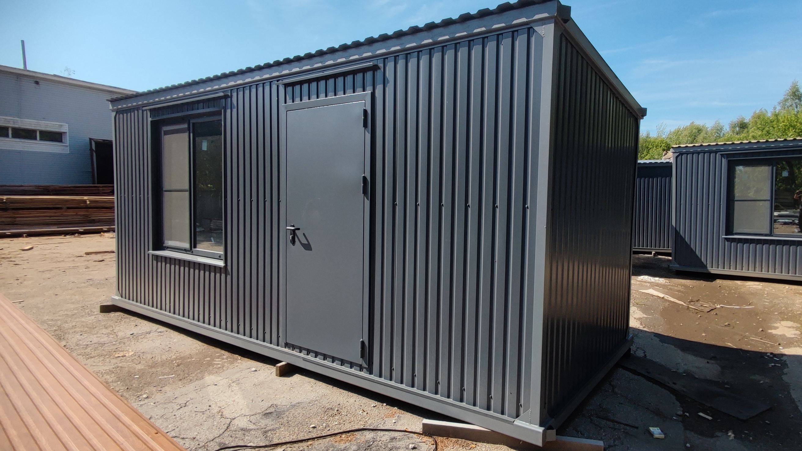 Дачный домик Люкс вагончик бытовка блок контейнер металлический 6 метровый в цвете Графит смотреть онлайн