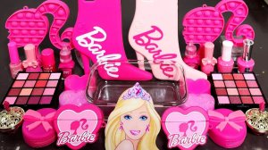 Барби Смешивает розовые блестки  для макияжа и  косметику и превращает в слайм, АСМР Слайм