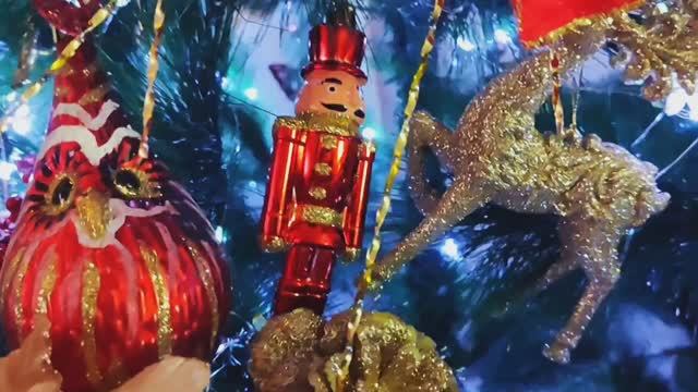 С Новым годом ! Пусть сбудется всё ,что загадали !!! смотреть онлайн