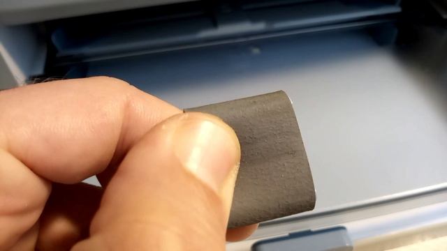 Ремонт ролика захвата (валика протяжки) бумаги в МФУ HP LaserJet M1005 MFP смотреть онлайн