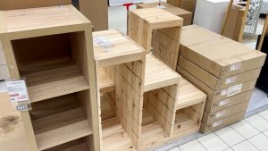 В Светофоре классные завалы посуды! Много новинок для кухни. Красивые тарелки, кружки, кастрюли.