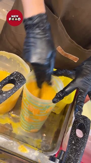 Самый острый омлет с лапшой самьянг в Малайзии!📍Ночной рынок Сетия Алам, Малайзия смотреть онлайн