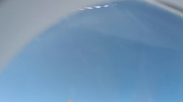 Соседний самолёт. По пути в Англию. 09.06.2025, 13:29 (Another airplane. On my way to England)