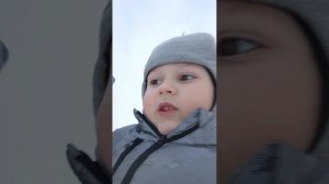 Вова идёт после новогоднего представления